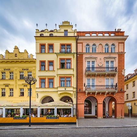 Ferienwohnung Modern Family Apt. With Central Square Entrance Hradec Králové Exterior foto